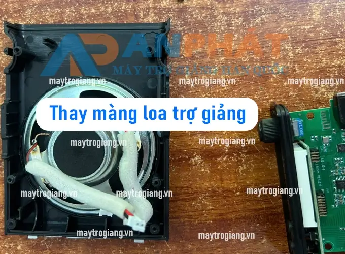 an phat thay mang loa loa tro giang cho giao vien